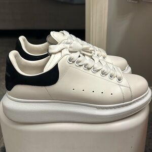 Alexander McQueen Sneakers.